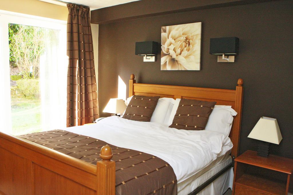 Clough Manor Hotel Denshaw Room photo